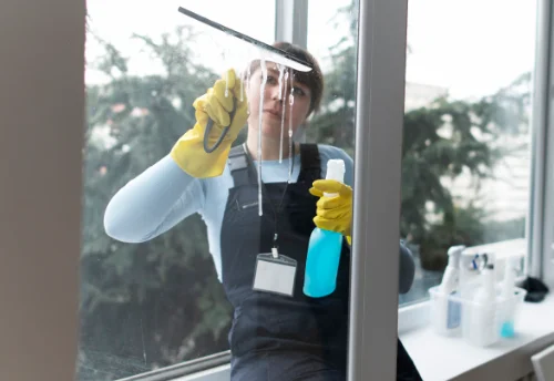 Nettoyage de vitres intérieures et extérieures à Soleilhas
